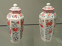 Pair of Hexagonal Vases, c. 1752-1755, Chelsea, soft-paste porcelain with overglaze enamels - Gardiner Museum, Toronto - DSC00614