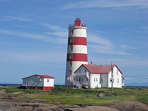Phare Pointe-des-Monts2