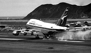 QANTAS 747SP touches down in Wellington