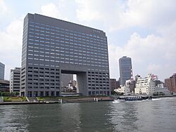 Riverside Yomiuri Building (17582363).jpg