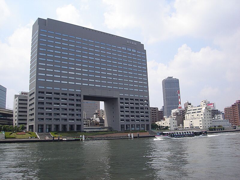 Riverside Yomiuri Building (17582363)