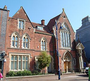 St Mary's RC Church, High Street, Gosport (April 2019) (5)