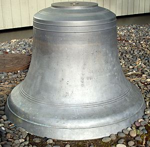 Warrior rock lighthouse fog bell closeup P2669