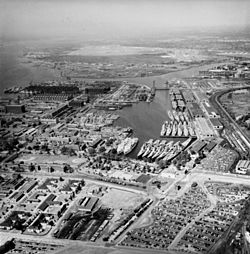 Aerial view of the Philadelphia Naval Shipyard Reserve Basin on 19 May 1955 (80-G-668655).jpg