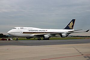 Boeing 747-412, Singapore Airlines AN0681754