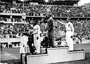 Bundesarchiv Bild 183-G00630, Sommerolympiade, Siegerehrung Weitsprung