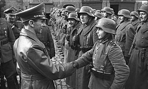 Bundesarchiv Bild 183-J31305, Auszeichnung des Hitlerjungen Willi Hübner