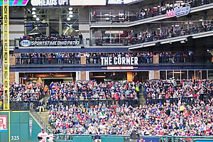 Cleveland Indians vs. Milwaukee Brewers (41770719125)