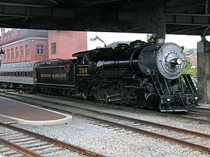 Cumberland Railroad Station, train (21600505165).jpg