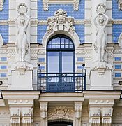 Edificio modernista en Strelnieku Iela 4a, Riga, Letonia, 2012-08-07, DD 01