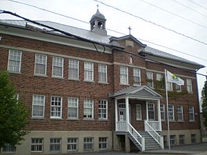 Facade gauche de l'École Sacré-Coeur