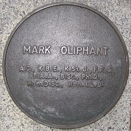 J150W-statue-Oliphant-text9