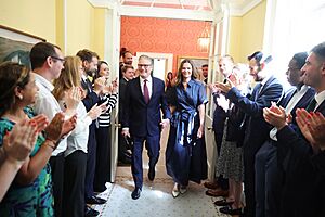 Keir Starmer leaves Number 10 (55406808090)