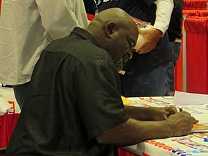 Lawrence Taylor signing autographs in Jan 2014