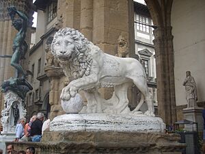 Lion of Loggia de' Lanzi left