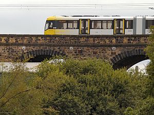 Metrolink Tram, Radcliffe Viaduct