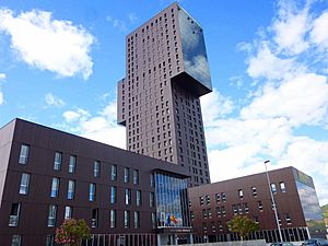 Ponferrada - Barrio de la Rosaleda - Torre de la Rosaleda 09