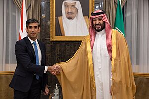 The Prime Minister arrives in Saudi Arabia (53270521280)