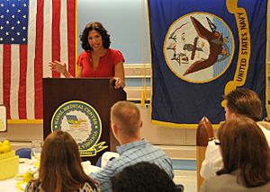 US Navy 090920-N-2541H-009 Actress Wendy Davis, who plays Lt. Colonel Joan Burton on the show