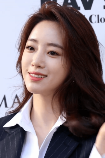 함은정 (엘시, ELSIE) @ 비욘드클로젯 20SS 컬렉션 기념 포토월 03.png