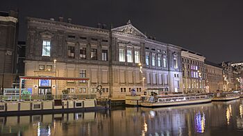 Allard Pierson Museum ambient light 01.jpg