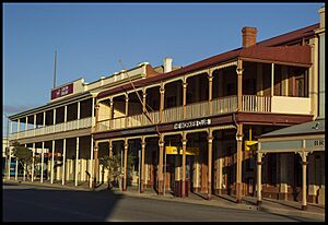 Broken Hill The Workers Club early morning (21363443458)