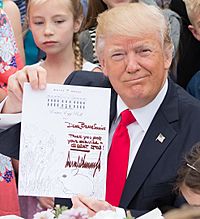 Donald Trump writes letter to a soldier during Easter egg roll (34224812752)