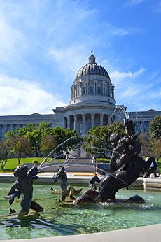 Missouri State Capitol and Fountain of the Centaurs-20150920-157