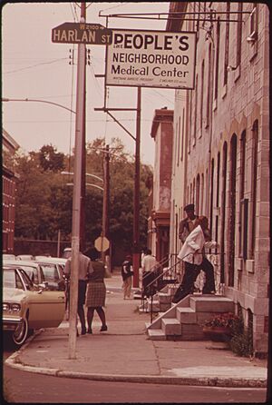 NEIGHBORHOOD MEDICAL CENTER IN NORTH PHILADELPHIA - NARA - 552746