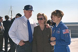 President Bill Clinton and First Lady Hillary Rodham Clinton stand with Eileen Collins