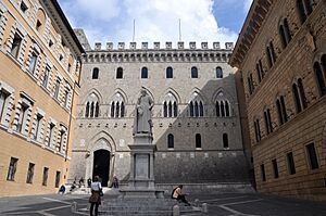 Siena, Piazza Salimbeni (Bank Monte dei Paschi di Siena) (38588876202)