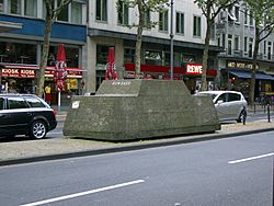 Skulptur Ruhender Verkehr Koeln2007