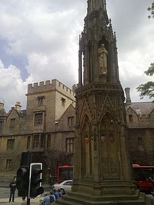 The Martyrs Memorial against the west side of Balliol