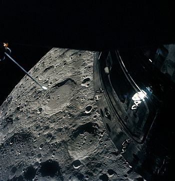 Apollo 13 passing Moon.jpg