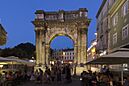Arch of the Sergii at night, 2015 Pula, Croatia - panoramio (13).jpg