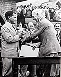 Bobby Jones wins British Open in 1930