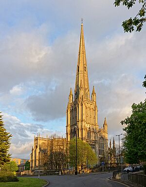 Bristol eglise St Mary redcliffe.jpg