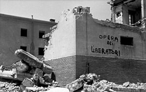 Bundesarchiv Bild 101I-476-2094-17A, Italien, Rom, zerstörtes Gebäude