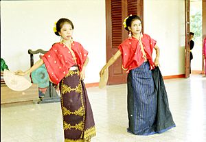 Child dancers, Sumbawa