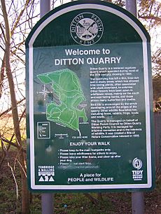 Ditton Quarry Sign - geograph.org.uk - 1118063