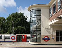 East Finchley Station - geograph.org.uk - 909900.jpg