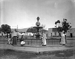 Filling water jars at a fountain in Morelia, Mexico (1906)