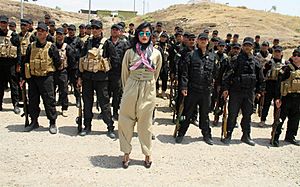 Helly Luv Visits Peshmerga troops2