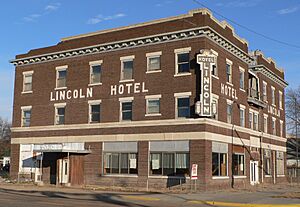Lincoln Hotel (Franklin, Nebraska) from SE 2