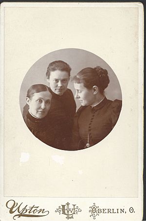 Margaret Maltby (center) with her sisters Betsy (Maltby) Mayhew and Martha Jane Maltby, January 18, 1892