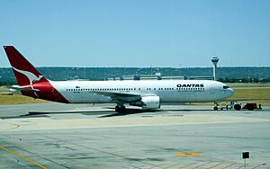 Qantas B767-300ER VH-OGF