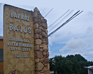Rock wall sign in Bajos, Patillas, Puerto Rico