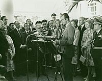 S.M. el rey D. Juan Carlos I leyendo un discurso en Santo Domingo