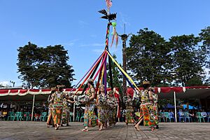 Tari Anyam Tali Dayak Kenyah 180619