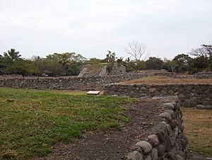 Zona Arqueológica de El Chanal en Colima, México (15-01-2003).jpg